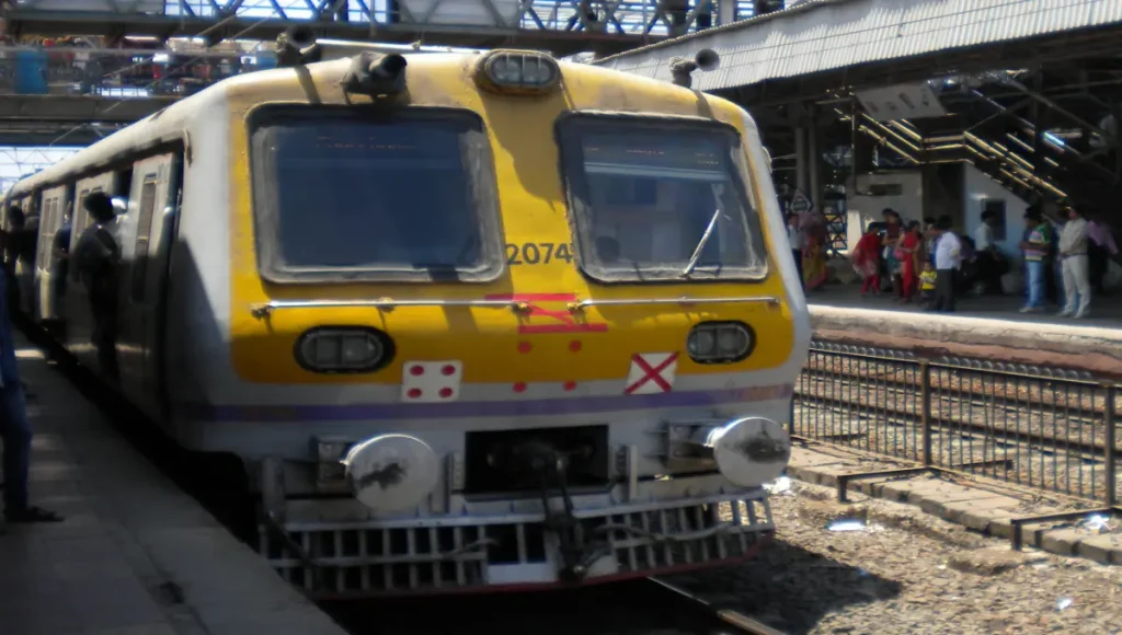 Central Railway’s Non-Fare Revenue Surges to ₹95.16 Crore, Atal Setu Advertising Leads