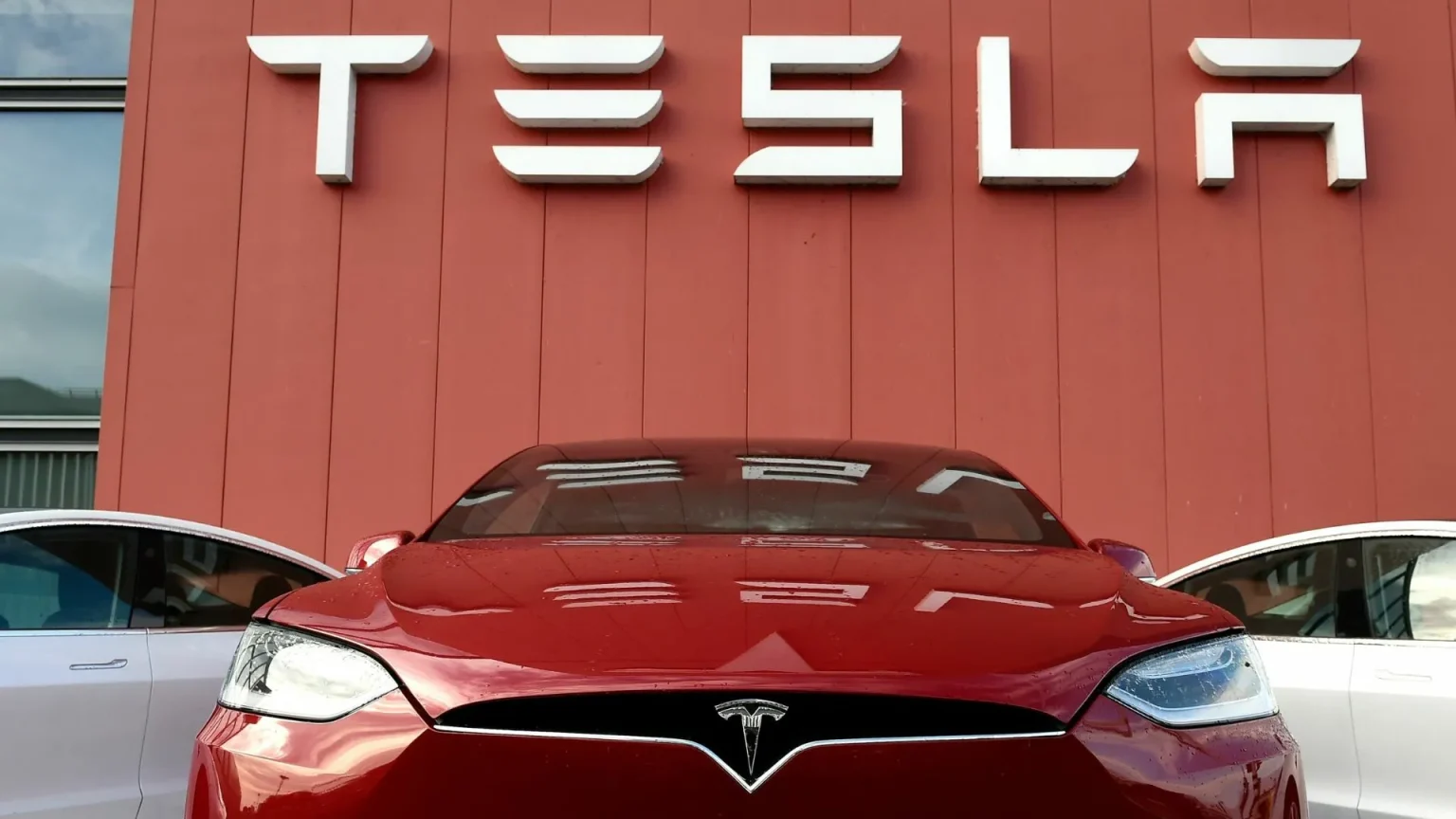 Tesla Sets Foot in India with First Showroom in Mumbai’s BKC