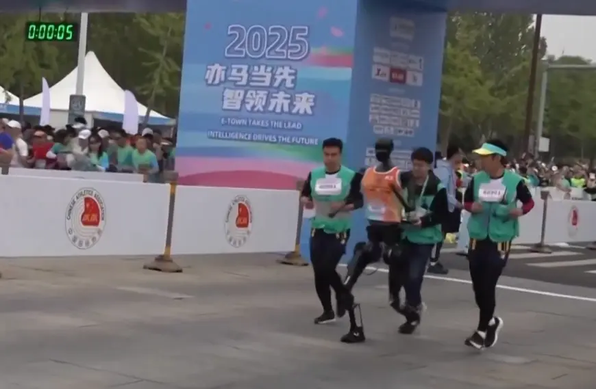 Robots Run Half-Marathon in Beijing: A World First