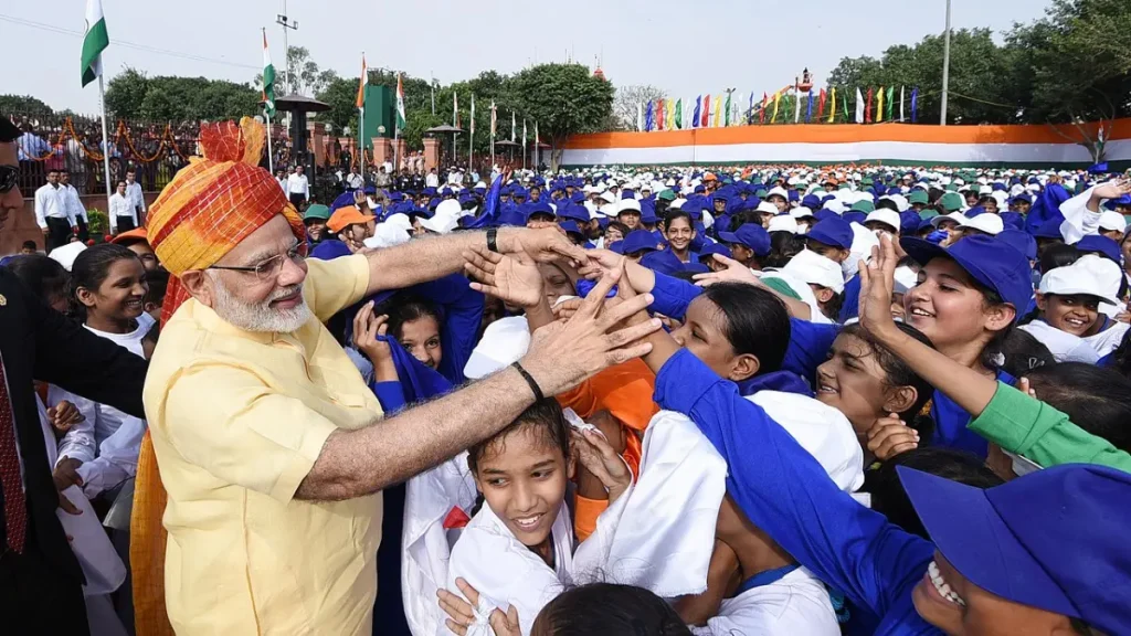 नरेंद्र मोदी का सफर: चायवाले से रिकॉर्ड ब्रेकर पीएम तक