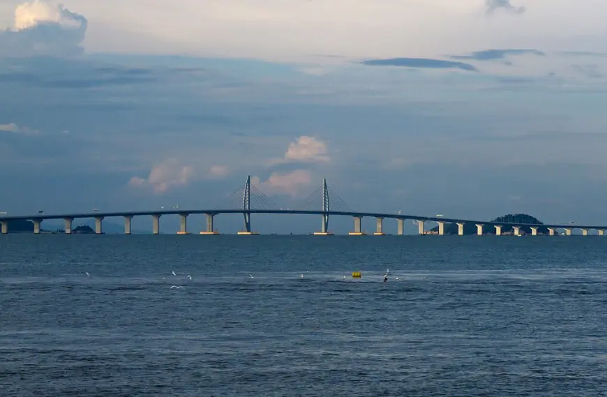 Hong Kong–Zhuhai–Macau Bridge: World’s Longest Sea Crossing That Changed Travel Forever