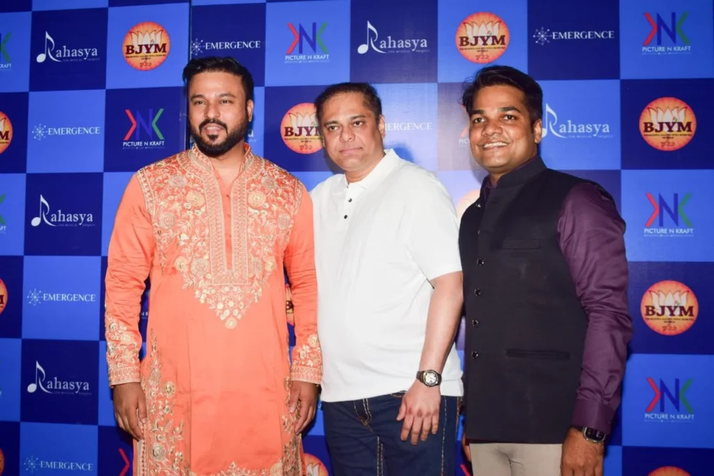 मुंबई में युवाओं के बीच भजन का नया ट्रेंड: आधुनिक अंदाज़ में भक्ति का जश्न