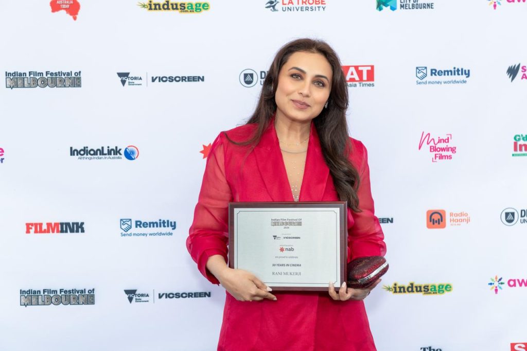 Rani Mukerji receiving the Special Citation for Excellence in Acting at IFFM