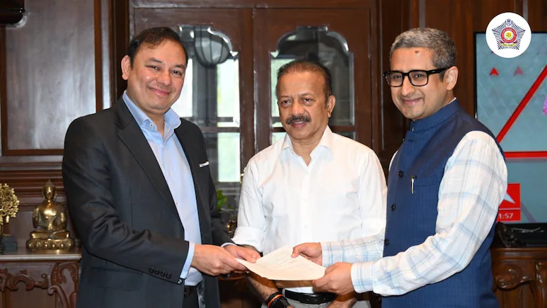 Mumbai Police gets a boost as Adani Foundation contributes ₹15 crore for new cars Pranav Adani visiting Mumbai Police Headquarters after the Adani Foundation’s contribution towards adding 100 new police cars.