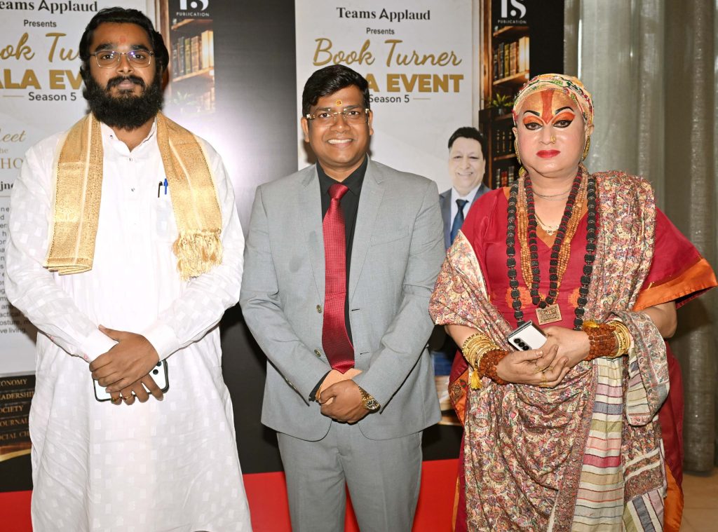 Chetan Bhagat launches Dr Rajneesh Kant’s book Chiropractor & Physiotherapist in Mumbai.